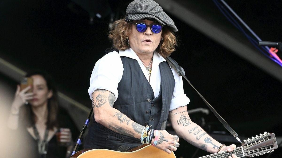 Jeff Beck uchvátil kytarovým uměním, Johnny Depp pobláznil fanynky